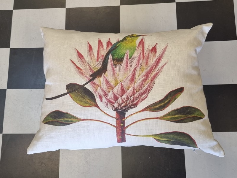 Thelampshadestudio;
Lampshades;
CustomLampshades;
HandmadeLampshades;
UniqueLampshades;
LampshadeStudio;
CreativeLighting;
Vintage Lampshades;
HomeDecor;
Floor Lamps;
Table Lamps;
Interior Design;
Custom Lampshades
Protea Print Cushion
Creative Cushion